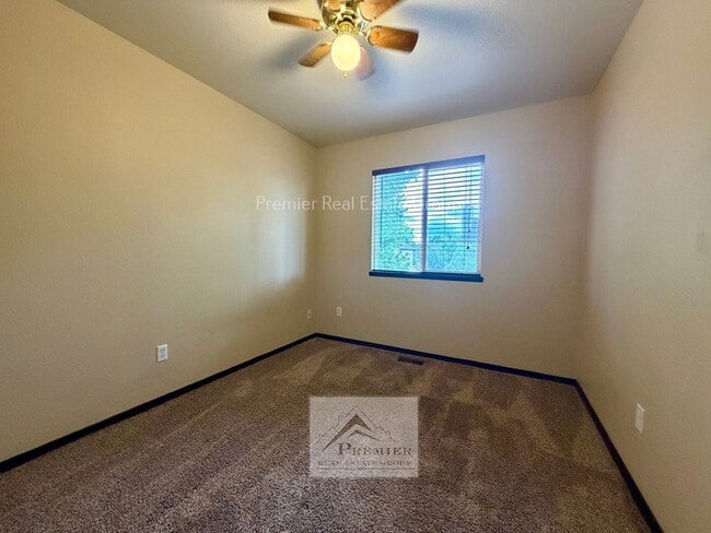 Building Photo - 1428 Coolcrest Dr