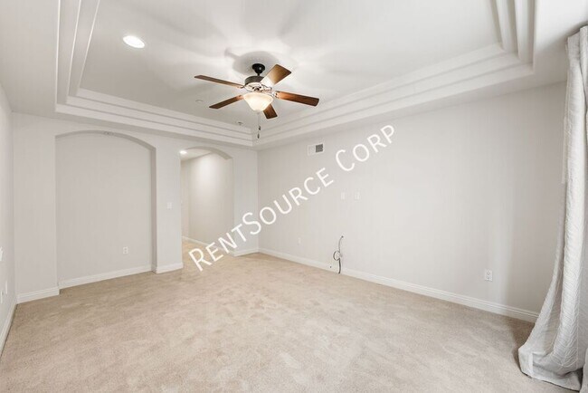 Building Photo - 12044 Hoffman St