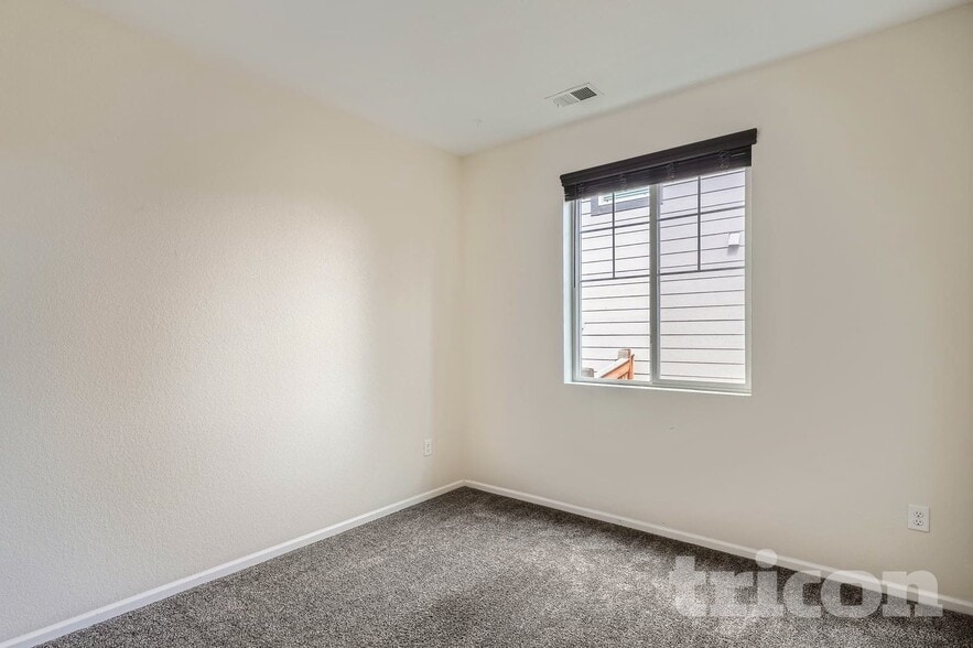 Building Photo - 4363 E 96th Way