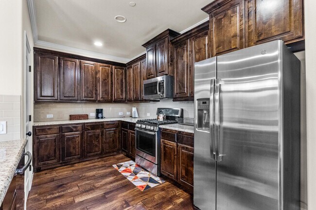 Building Photo - 1225 Pebblebrook Ln