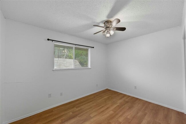 Building Photo - 1706 Elmhurst Dr