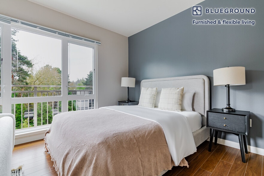 Building Photo - 10333 Main St