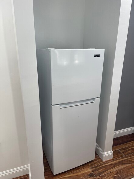 Building Photo - 508 S Catalina Ave