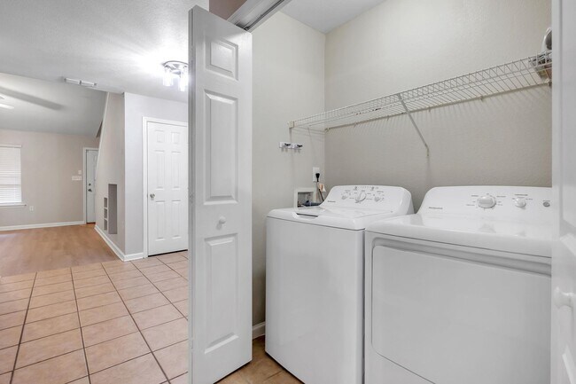 Building Photo - 2738 W Tharpe St