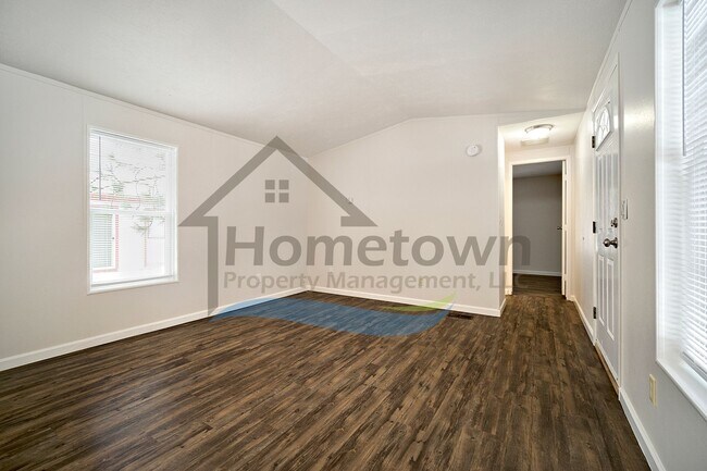 Building Photo - 2 Bedroom 2 Bathroom Home with Off-Street Parking Available in Athol!