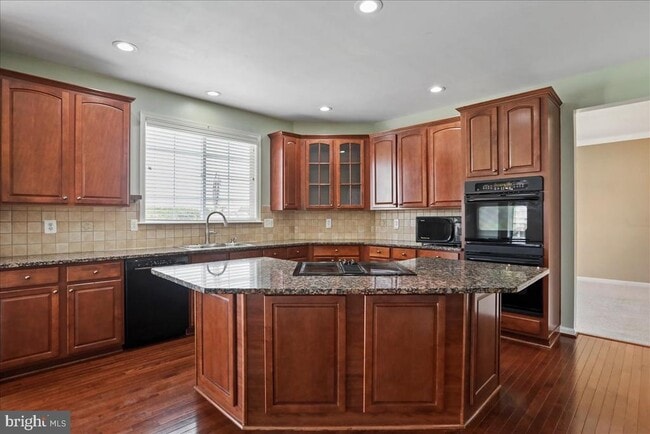Building Photo - 319 Morlyn Dr
