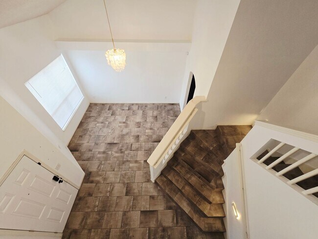 Building Photo - Charming 3 bedroom, 2.5 bath home in West ...