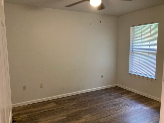 Building Photo - 7219 Pro Ln