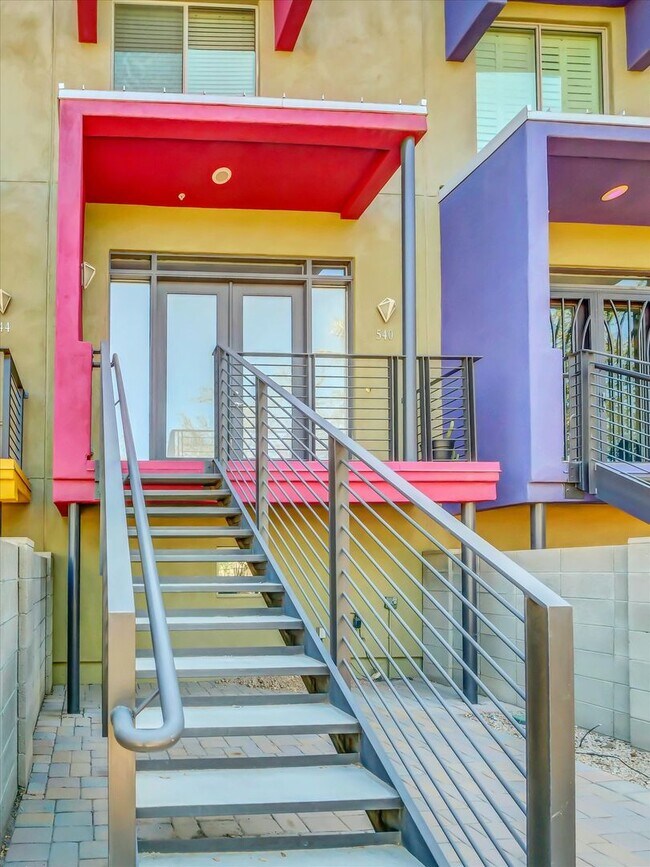 Building Photo - Beautiful Property with Contemporary Flair