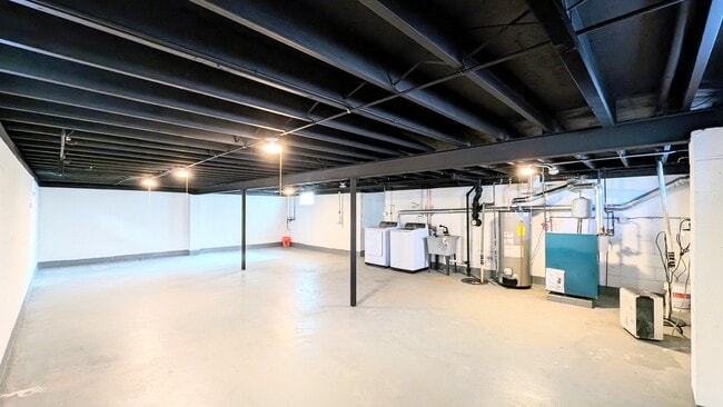 Building Photo - 18634 Bernadine St