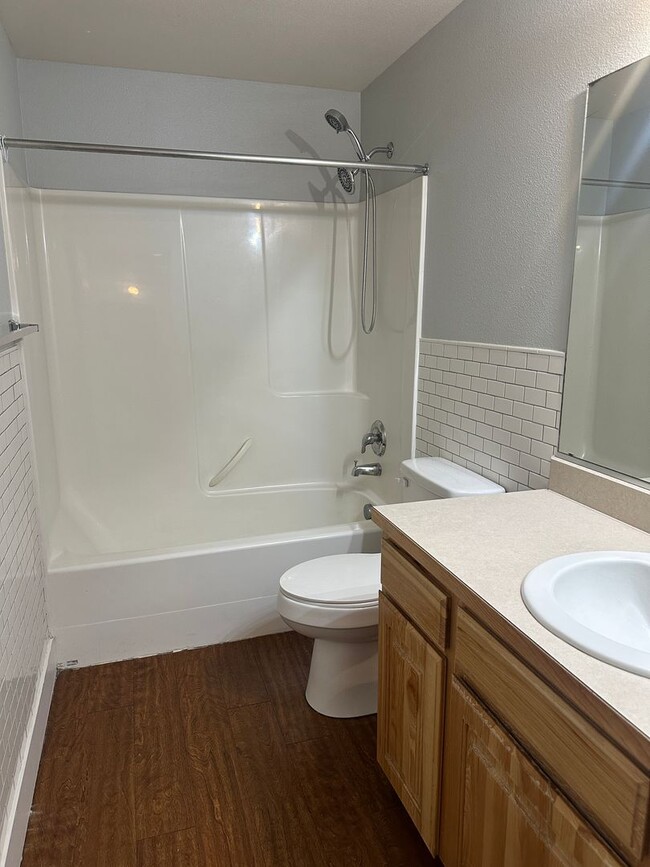 Building Photo - Extra Large Home For Rent, 4 Bedrooms! NEW...