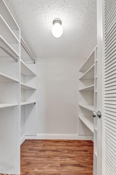 Building Photo - 820 Lavers Cir