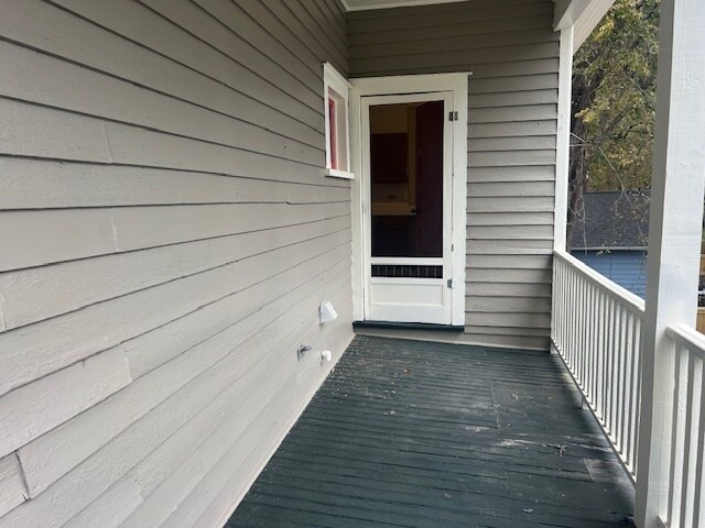 Building Photo - 325 S 6th St