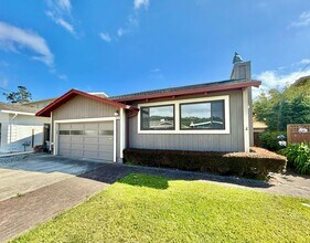 Building Photo - Renovated 3bed/2bath Linda Mar Rancher