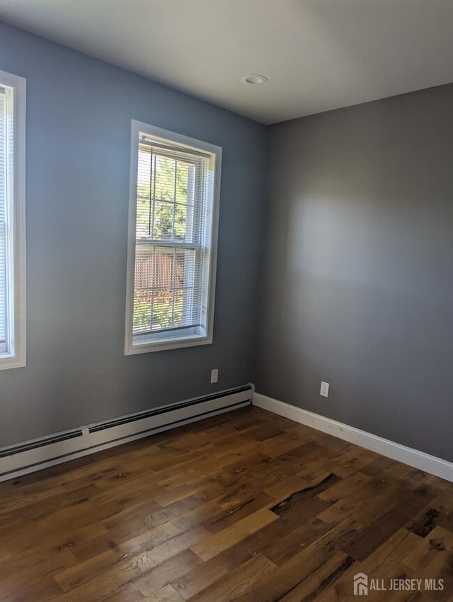 Building Photo - 300 Cedar St