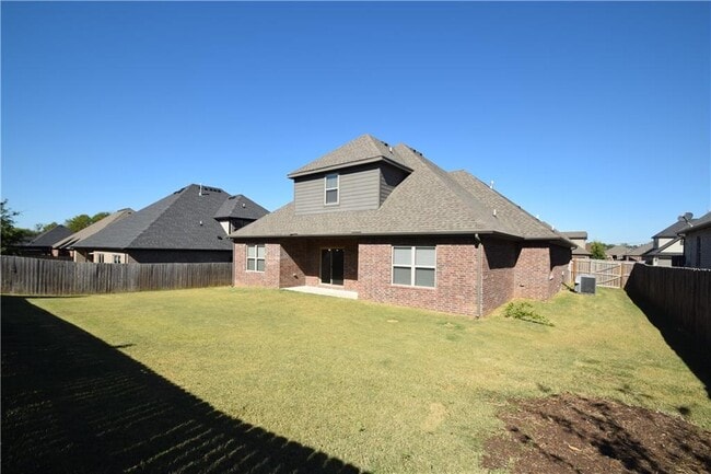 Building Photo - 4303 SW Bermuda Ave