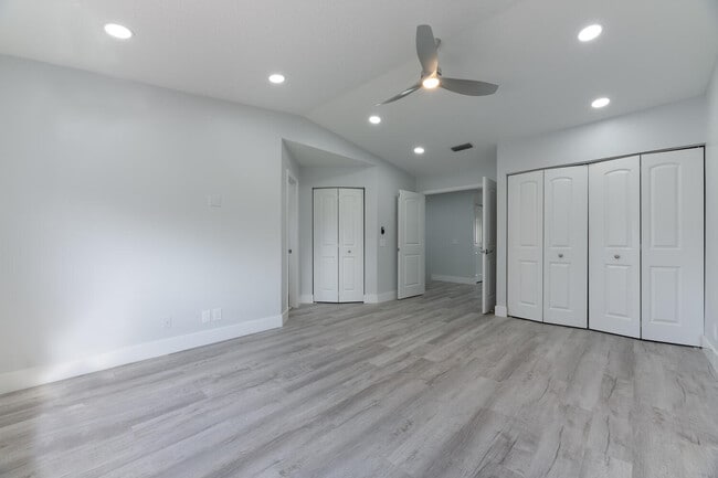 Building Photo - 6810 Via Regina