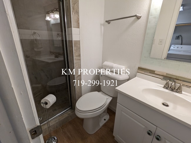 Building Photo - 12 Chicory Ct