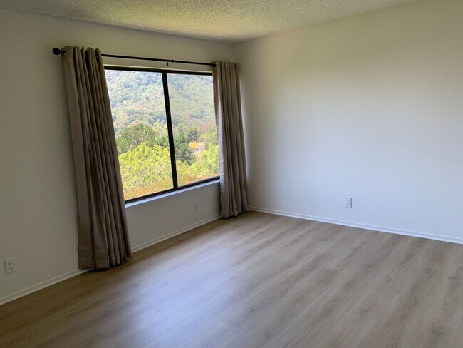 Building Photo - Beautiful, Spacious, 4 bed 2.5 bath home nestled in the Serene, breathtaking Hills of Pacific Pal...