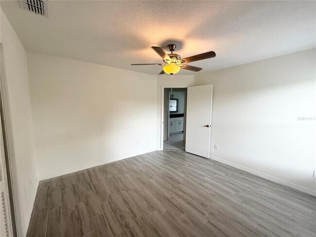 Building Photo - 2401 Rolling Broak Dr