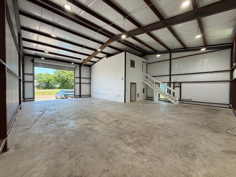 Building Photo - 4072 Old Lorena Rd