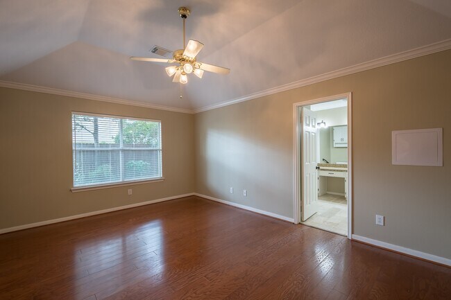 Building Photo - 16015 Lausanne Dr