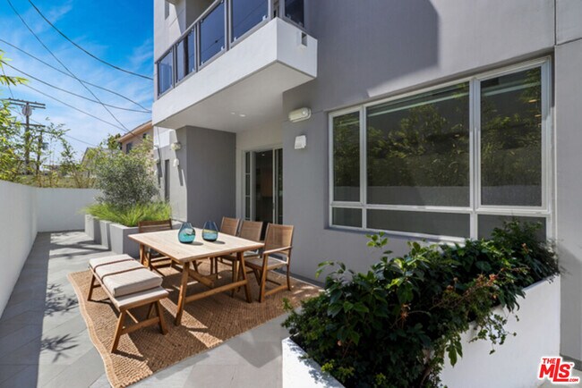 Building Photo - 1326 Centinela Ave