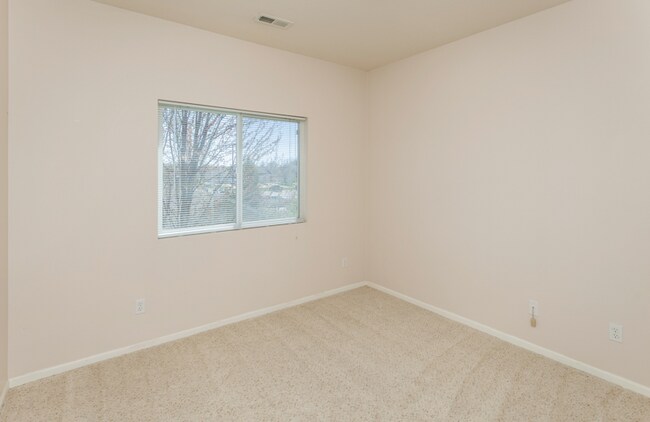 Building Photo - 1340 SE Florence Dr