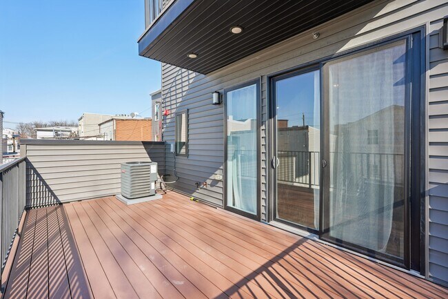 Building Photo - 431 Palisade Ave