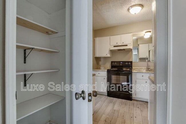 Building Photo - 6048 NW Expressway