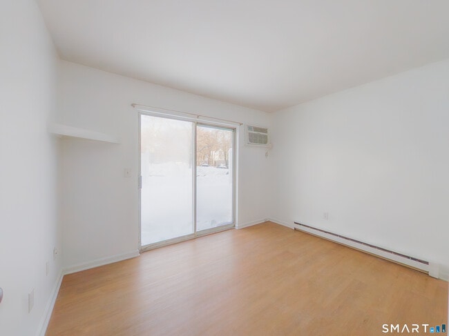 Building Photo - 8 Rose Ln