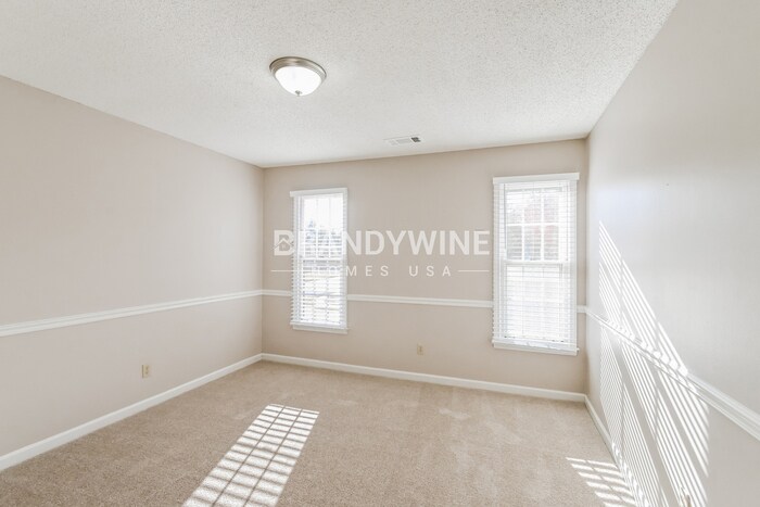 Building Photo - 292 E Valleywood Dr