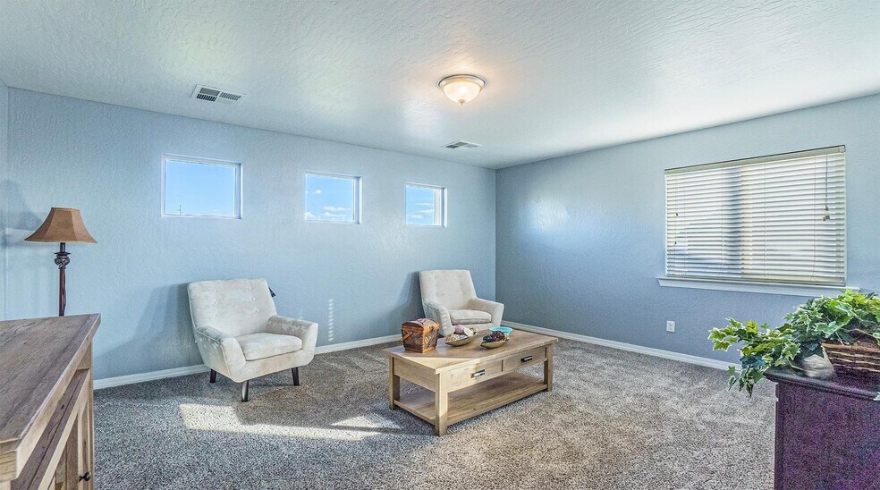Building Photo - 125 S Manzanita Dr