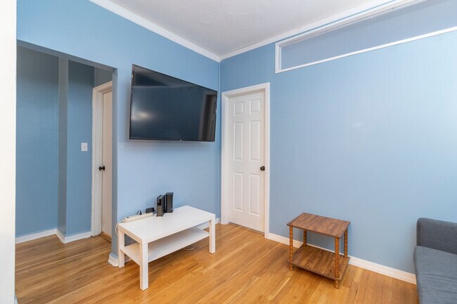 Building Photo - 340 E 80th St