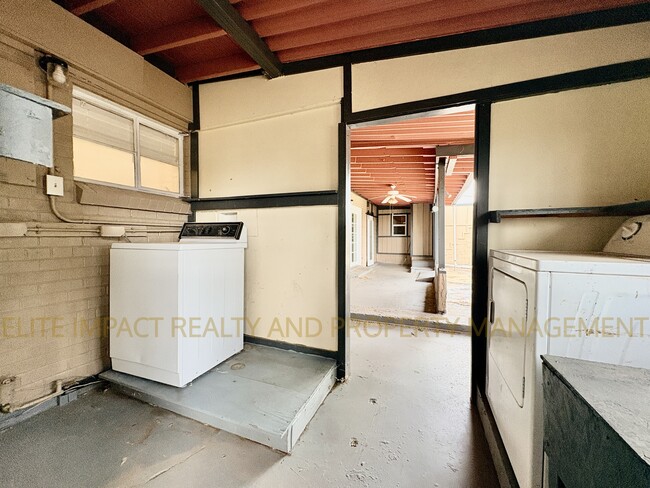 Building Photo - 4740 E Melissa St