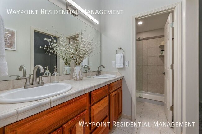 Building Photo - 4917 N Contour Way