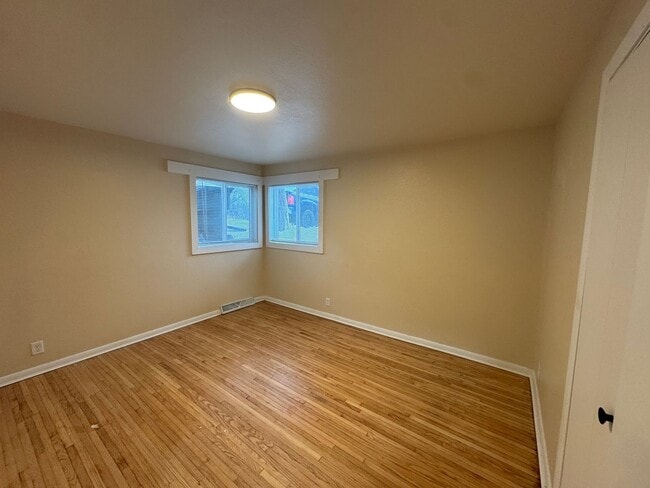 Building Photo - 1109 N18th Triplex