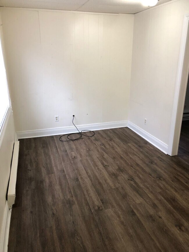 Building Photo - 3901 W Ridge Rd