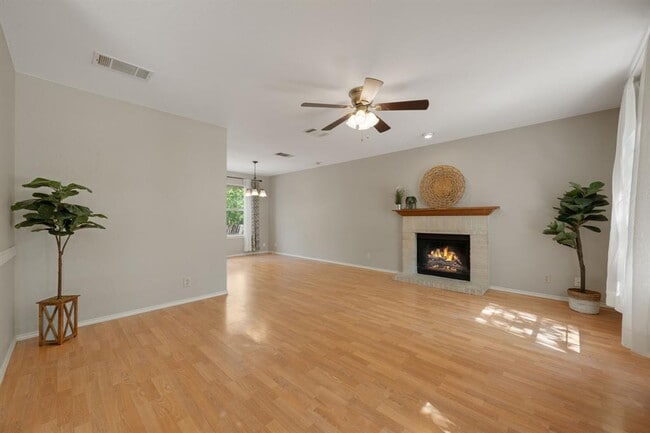 Building Photo - 1807 Lion-Heart Dr