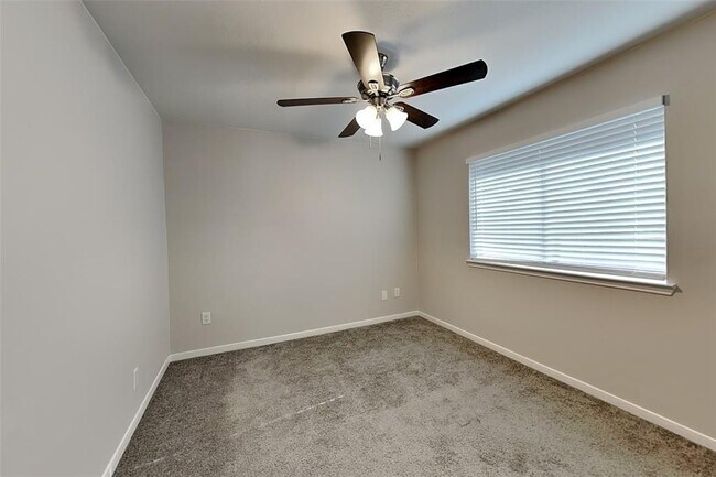 Building Photo - 22210 Summer Breeze Ln