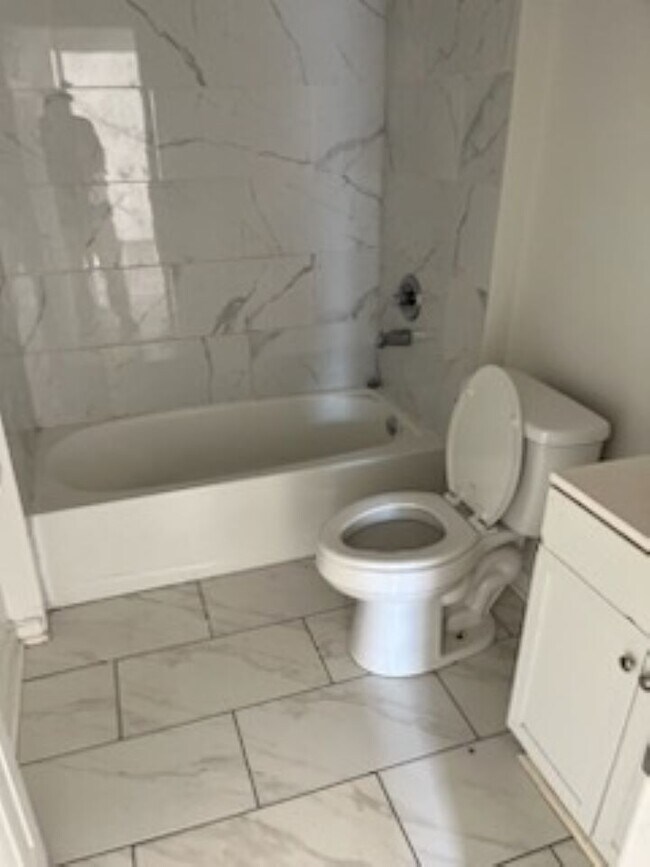 Building Photo - 2407 Grant St