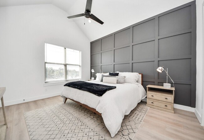 Building Photo - 2524 Live Oak St