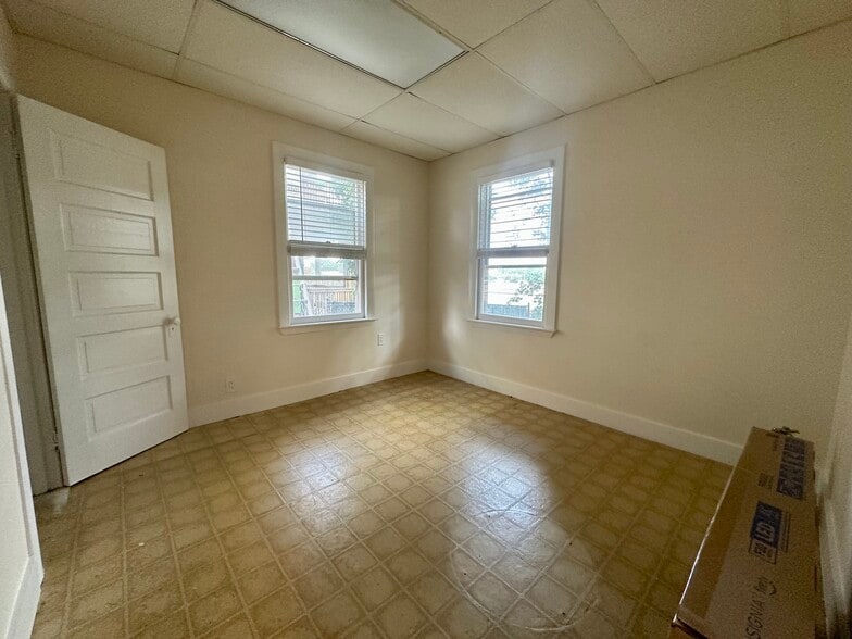 Building Photo - 18 Sawyer Ter