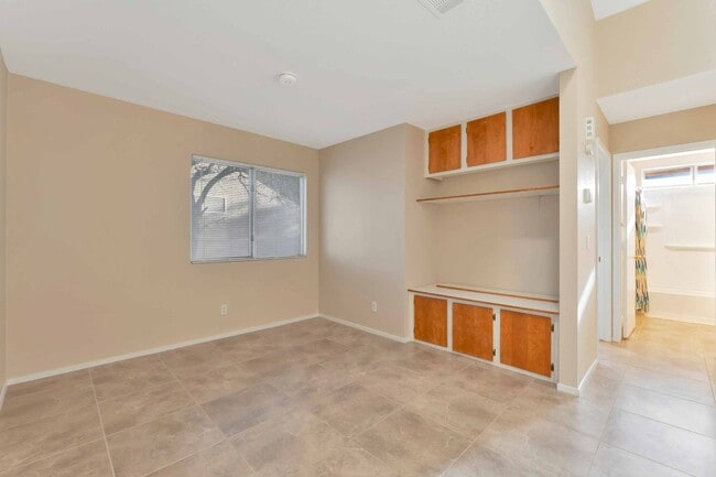 Building Photo - Charming Single-Story Home!