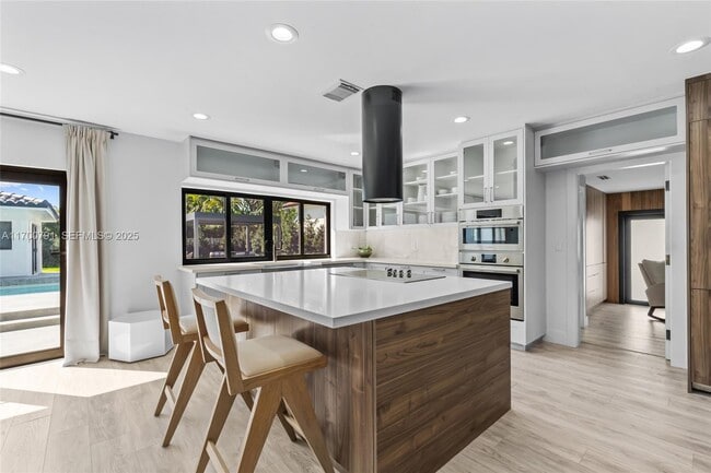 Building Photo - 116 W 1st Ct