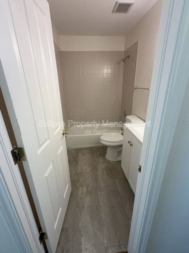 Building Photo - 714 E Harbor Cir