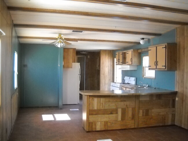 Building Photo - Cute trailer in Golden Acres