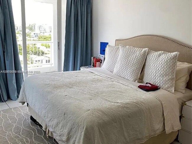 Building Photo - 9341 Collins Ave