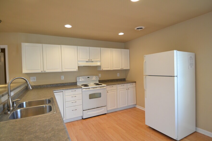 Building Photo - 1203 S Osteopathy Ave