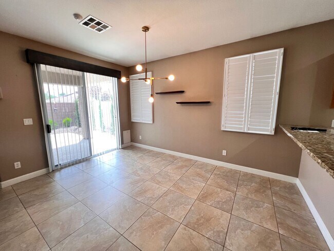 Building Photo - Gorgeous 1 story single home, 3 beds, 2 ba...